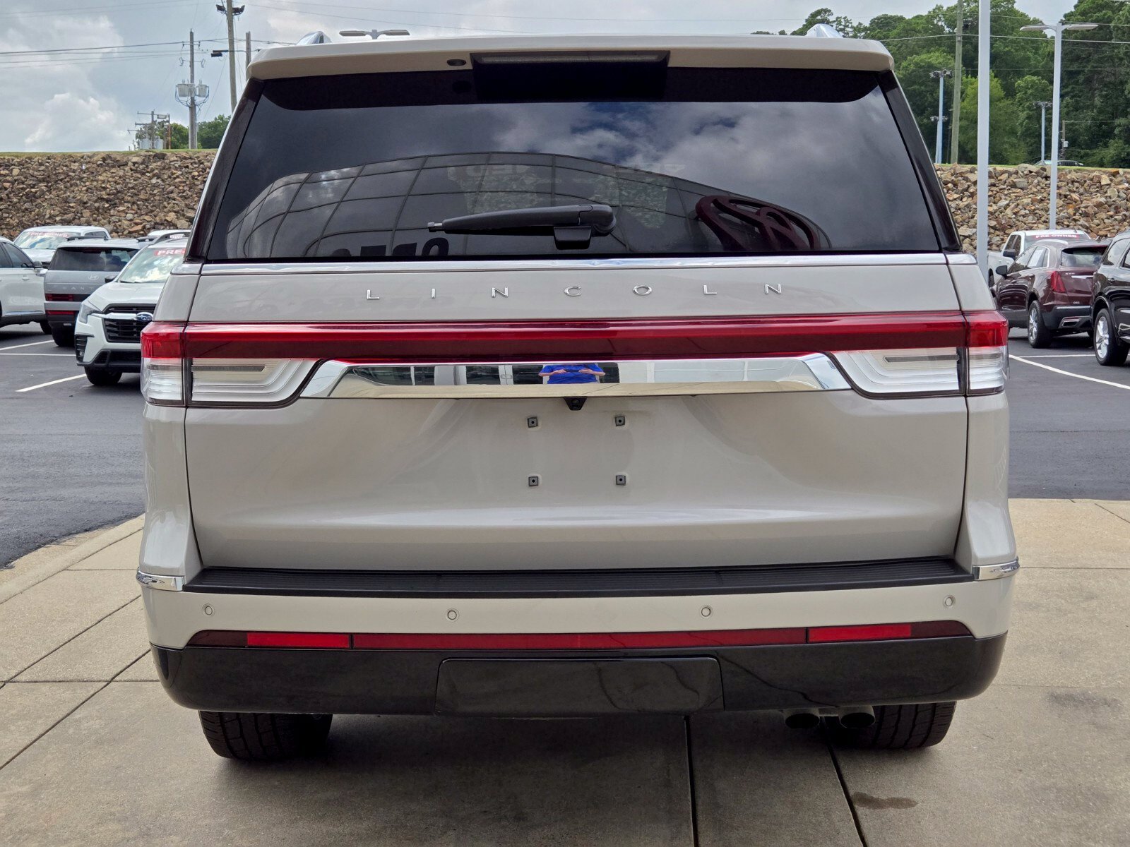 Used 2023 Lincoln Navigator Reserve AWD/4WD image 4