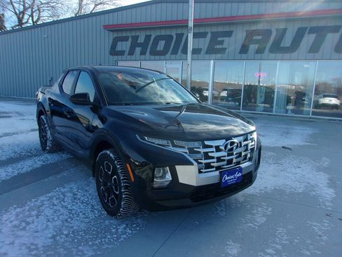 Used 2023 Hyundai Santa Cruz SE image 2