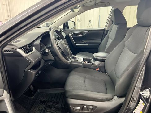 Used 2021 Toyota RAV4 XLE AWD/4WD image 19