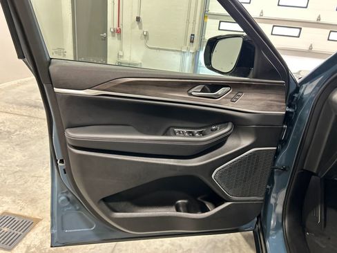 New 2026 Jeep Grand Cherokee L Limited image 15