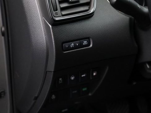 Used 2020 Nissan Rogue SV w/ Premium Package image 14