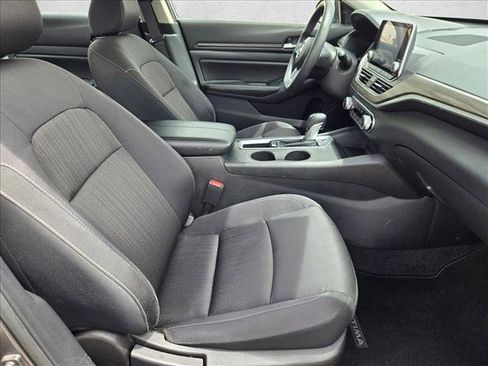 Used 2025 Nissan Altima 2.5 SV FWD image 19