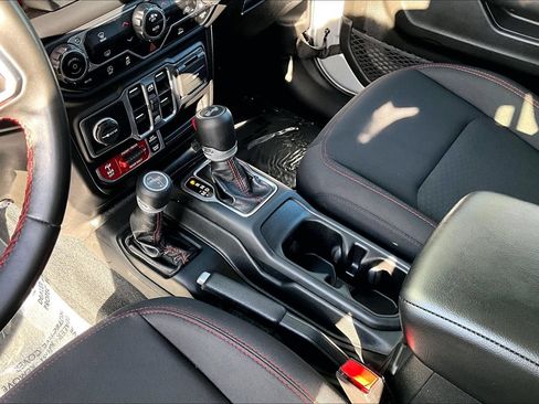 Used 2022 Jeep Wrangler Unlimited Rubicon AWD/4WD image 17