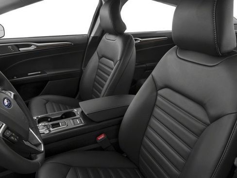 Used 2017 Ford Fusion Energi SE image 9