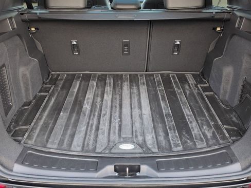 Used 2025 Land Rover Discovery Sport Dynamic SE image 35