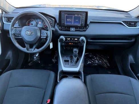 Used 2021 Toyota RAV4 LE image 10