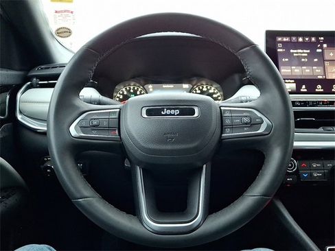 Used 2024 Jeep Compass Limited image 19