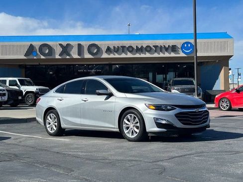 Used 2019 Chevrolet Malibu LT FWD image 1