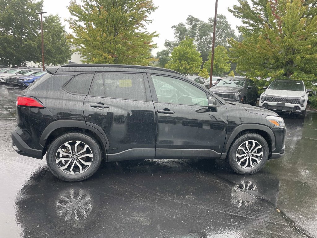 Used 2024 Toyota Corolla Cross AWD Hybrid w/ Moonroof Package image 9