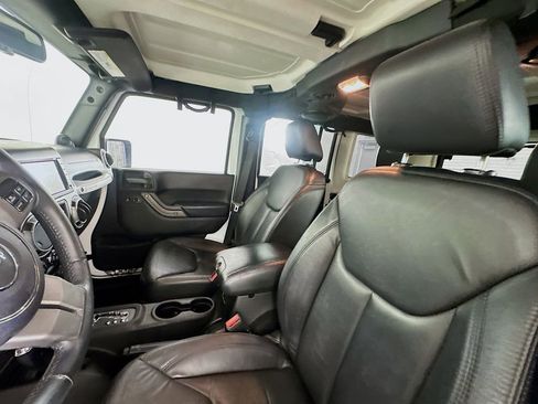 Used 2013 Jeep Wrangler Unlimited Sahara image 20