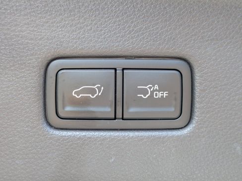 Certified 2023 Kia Carnival SX FWD image 11