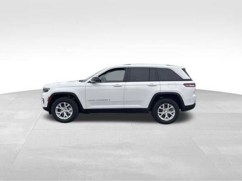 Used 2023 Jeep Grand Cherokee Limited image 2