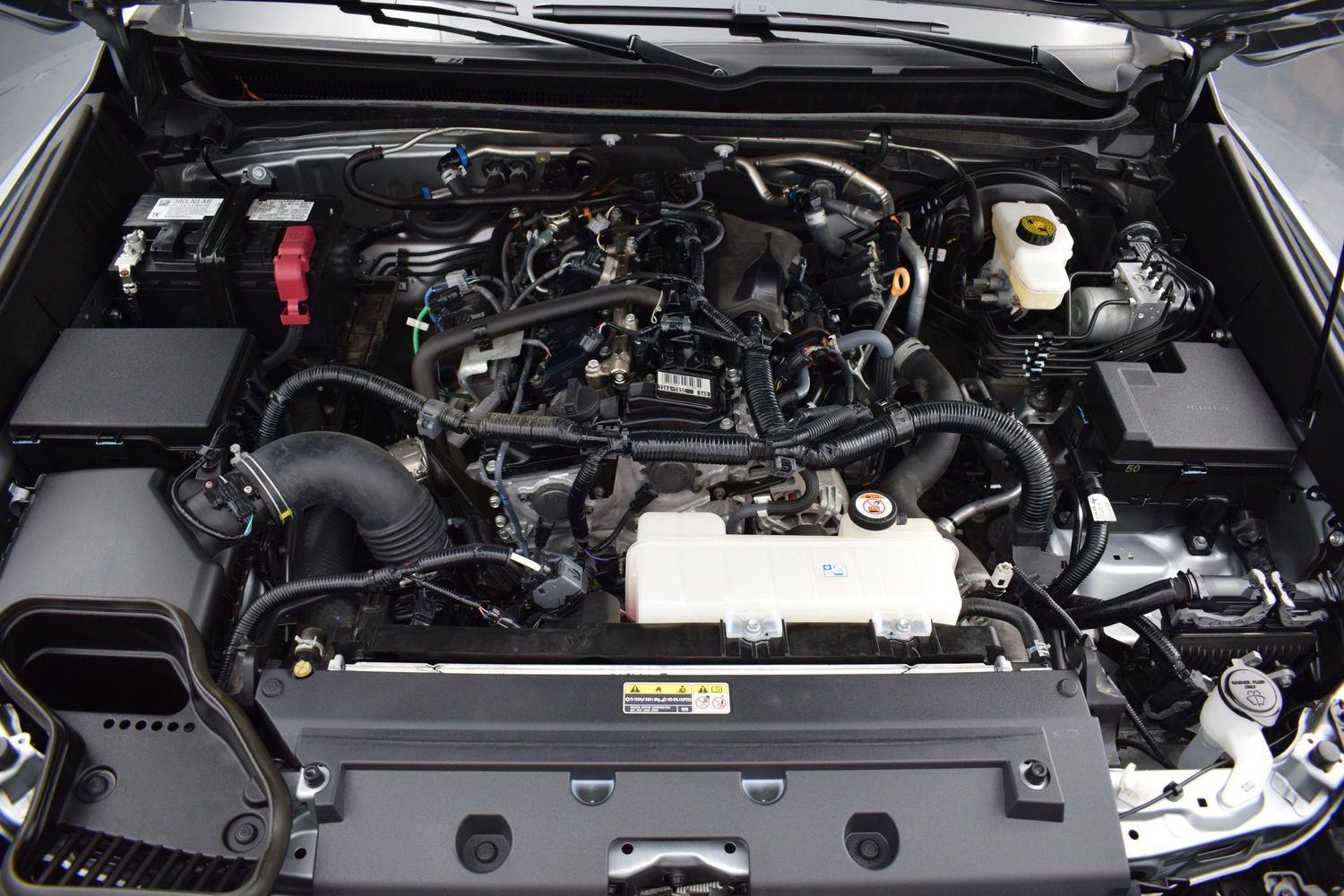 Used 2025 Toyota Tacoma SR5 AWD/4WD image 9