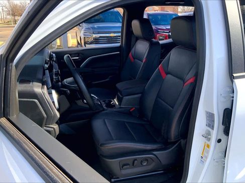 Certified 2024 Chevrolet Colorado Z71 w/ Z71 Convenience Package 2 image 8