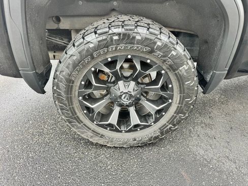 Used 2022 GMC Sierra 1500 AT4 w/ Technology Package image 16