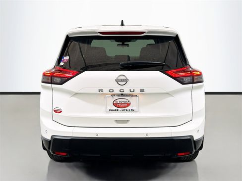 Used 2024 Nissan Rogue S image 5