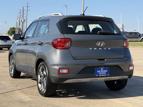Used 2025 Hyundai Venue SEL FWD image 7