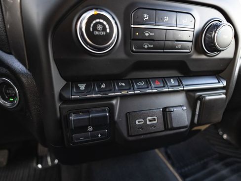 Used 2024 Chevrolet Silverado 2500 Custom w/ Custom Value Package image 12