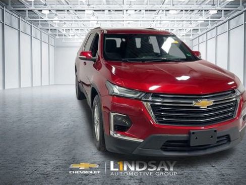 Used 2022 Chevrolet Traverse LT image 4