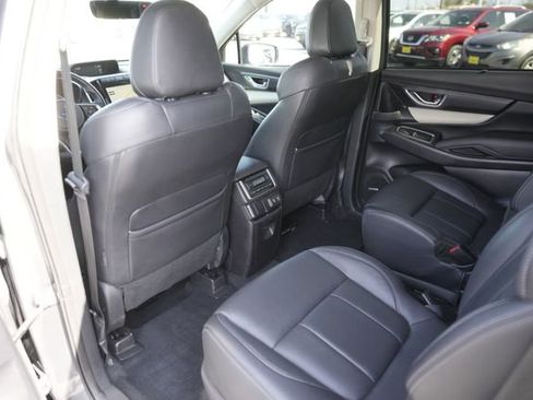 Used 2022 Subaru Ascent Limited w/ Technology Package image 12