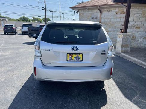 Used 2013 Toyota Prius V Five FWD image 4