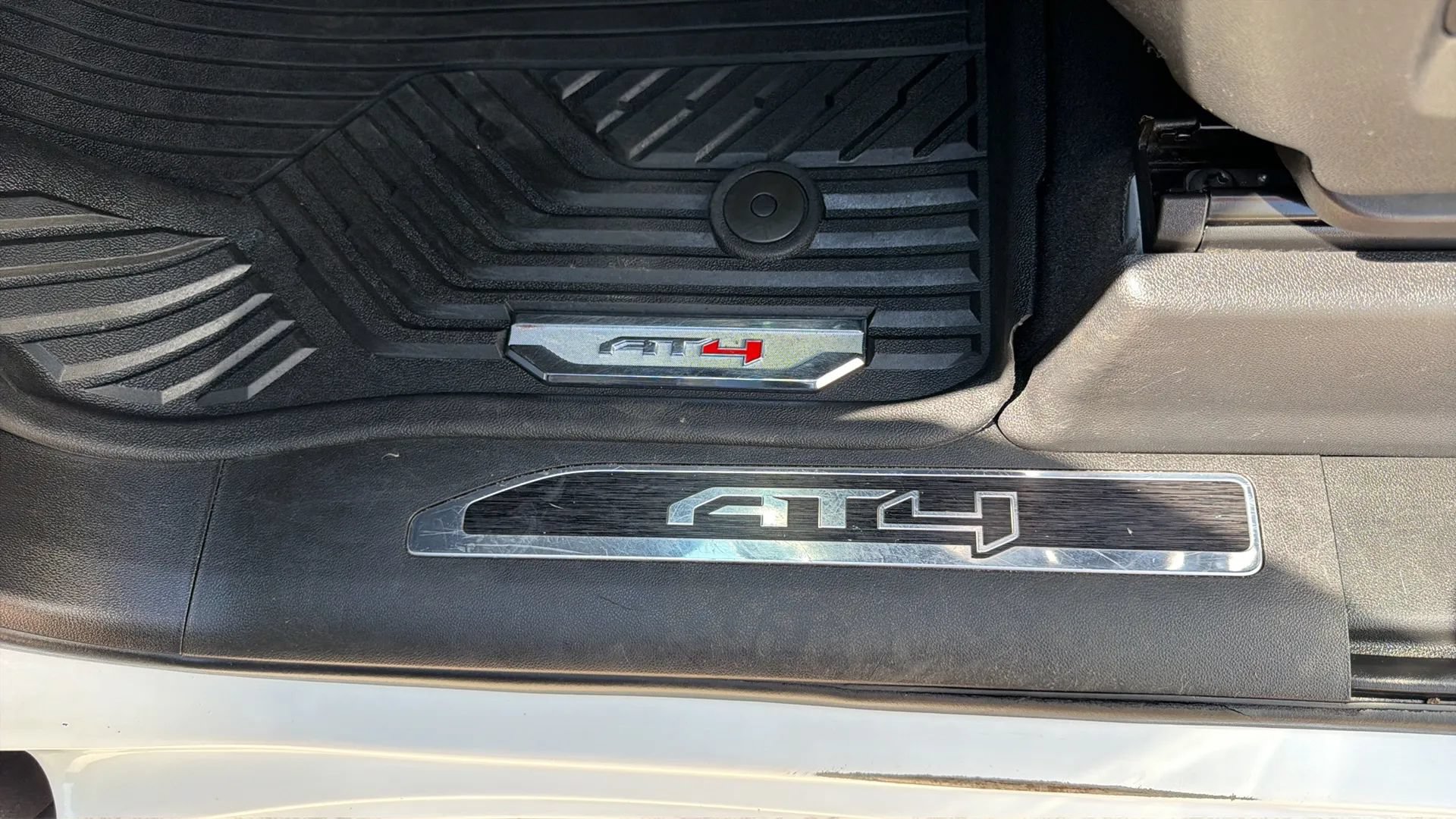 Used 2020 GMC Sierra 2500 AT4 w/ Technology Package AWD/4WD image 18