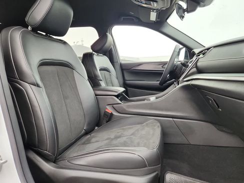 Used 2025 Jeep Grand Cherokee L Laredo image 19