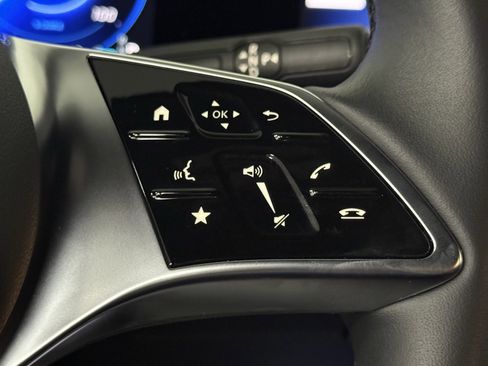 Used 2024 Mercedes-Benz EQB 300 4MATIC image 26