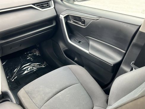 Used 2020 Toyota RAV4 LE image 14