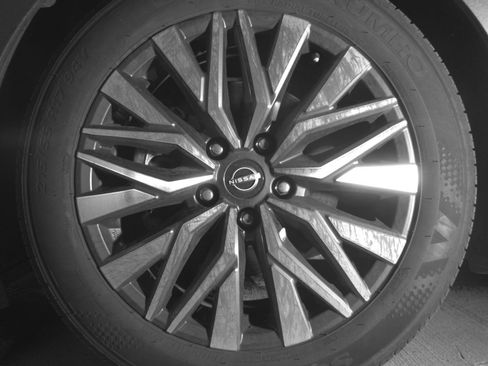 Used 2025 Nissan Altima 2.5 SV FWD image 15