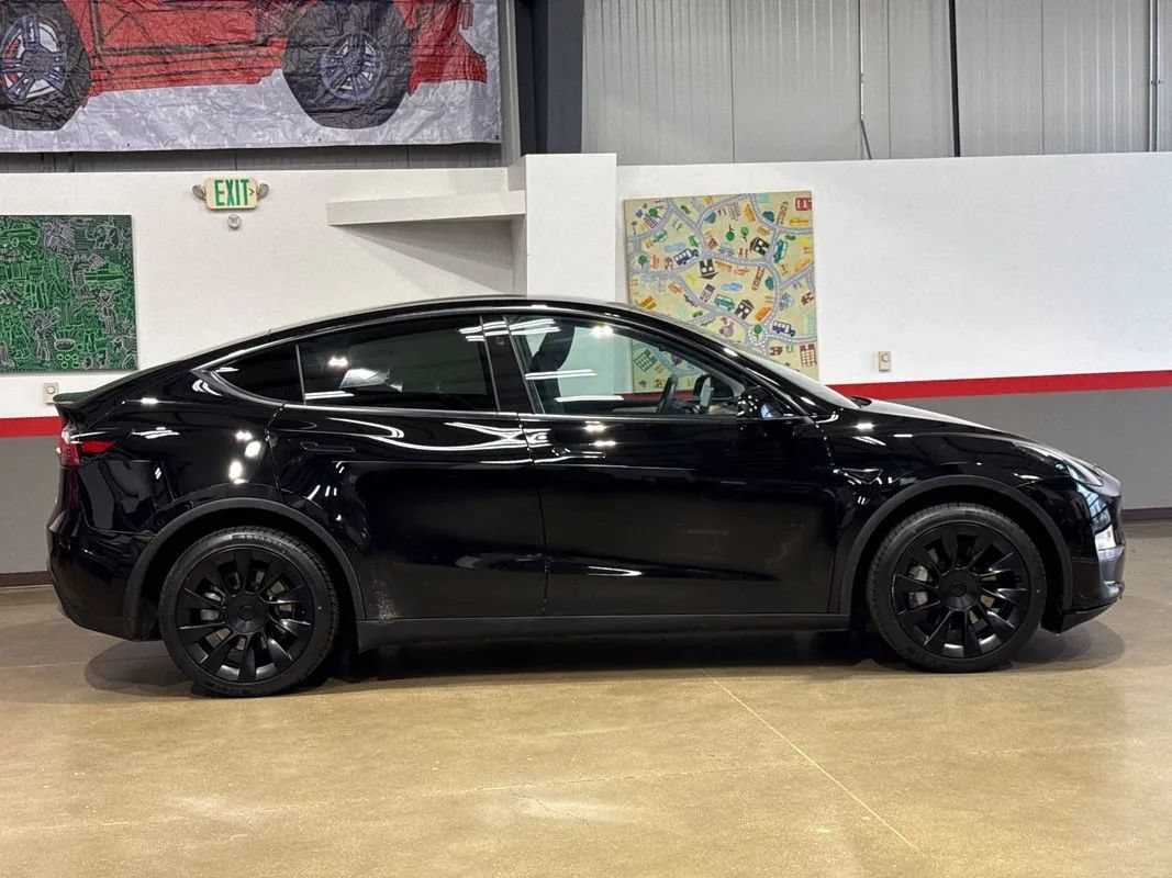 Used 2023 Tesla Model Y Long Range AWD/4WD image 3