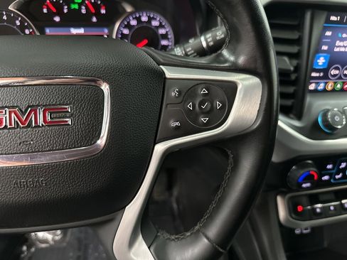 Used 2023 GMC Acadia SLT image 18