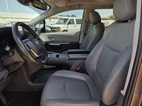 Used 2022 Toyota Sienna XLE FWD image 14