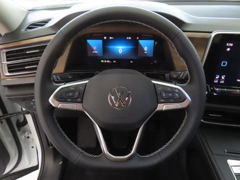 New 2026 Volkswagen Atlas SE image 16