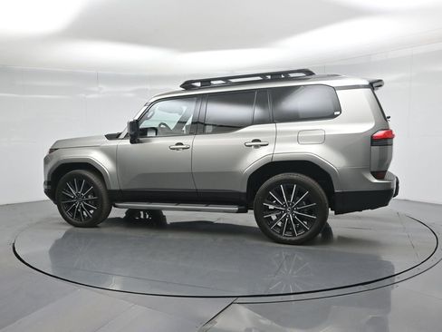 Used 2025 Lexus GX 550 image 6