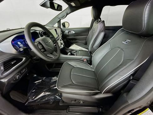 New 2026 Chrysler Pacifica Limited w/ S Appearance Package AWD/4WD image 19