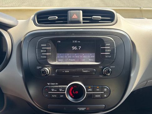 Used 2017 Kia Soul + FWD image 28