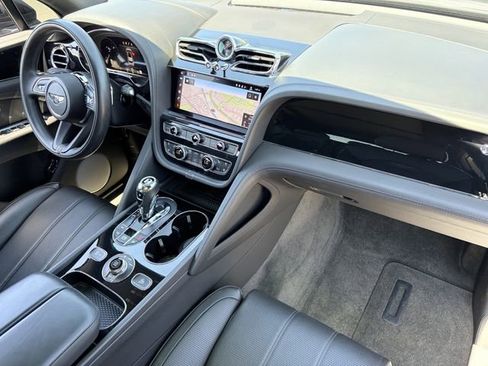 Used 2021 Bentley Bentayga AWD/4WD image 19