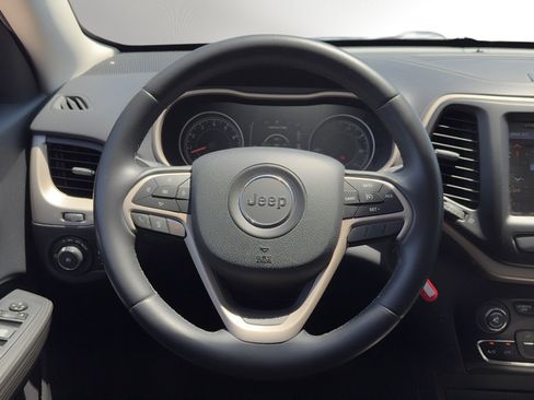 Used 2015 Jeep Cherokee Latitude FWD image 20