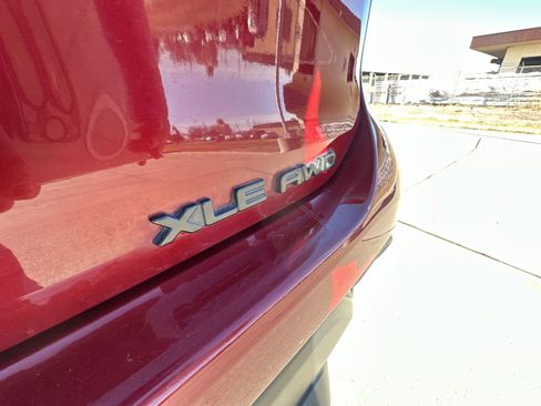 Used 2021 Toyota Highlander XLE image 32