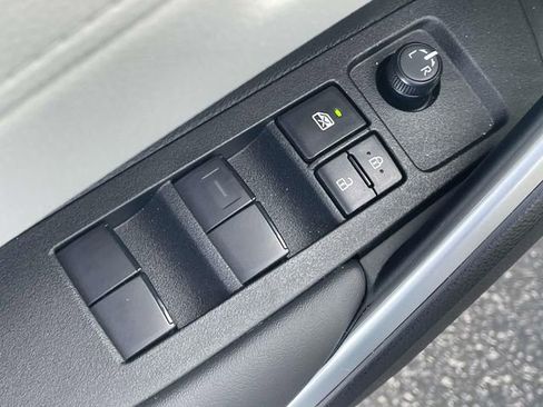 Used 2026 Toyota Corolla Cross L FWD image 15