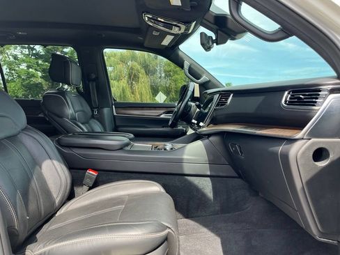 Used 2022 Jeep Grand Wagoneer Series II w/ Flexible Seating Group AWD/4WD image 28