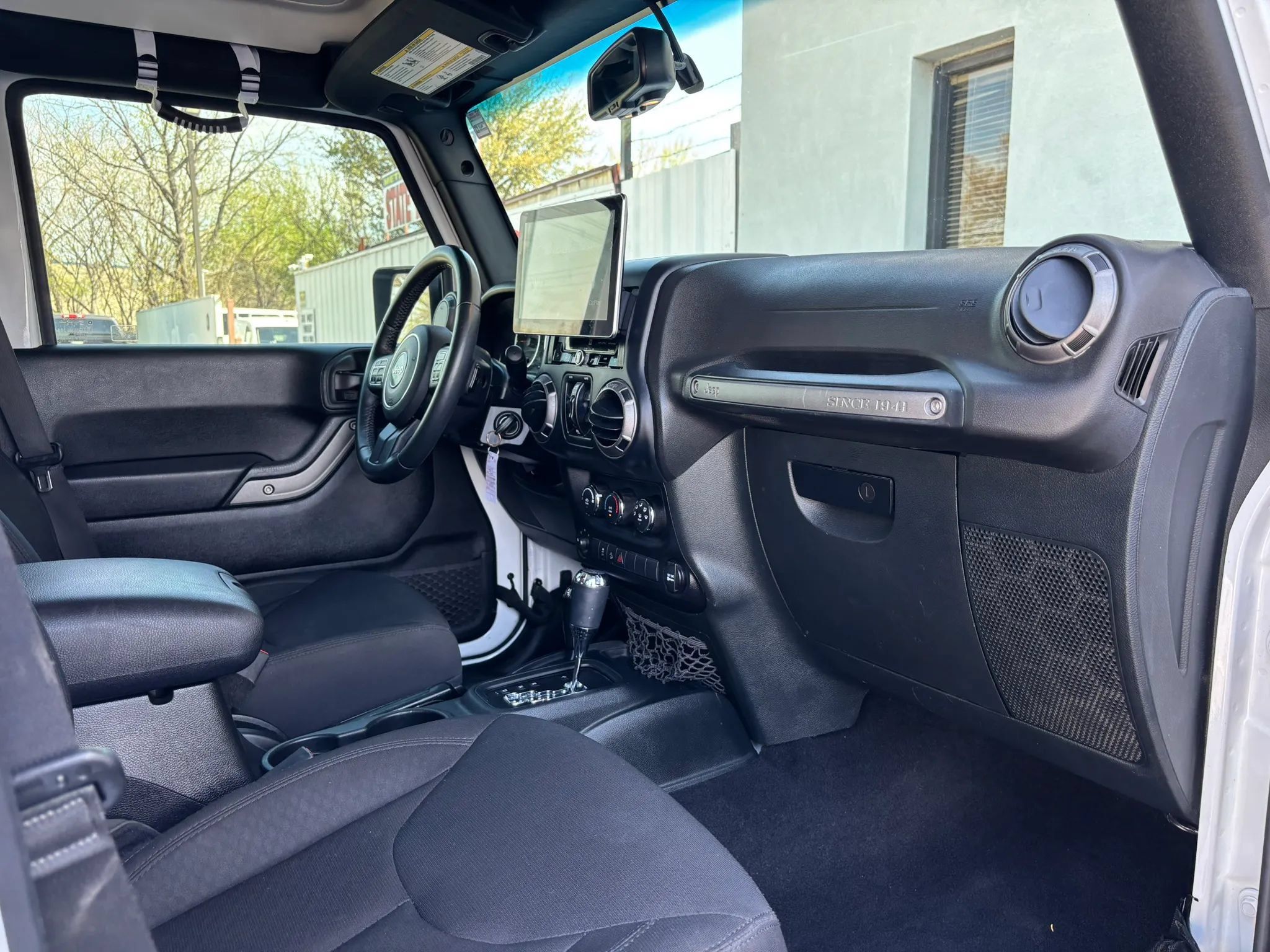 Used 2018 Jeep Wrangler Unlimited Sport S AWD/4WD image 17