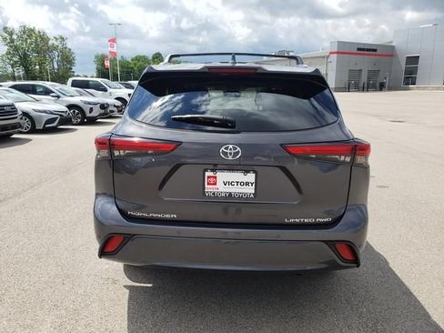 Used 2022 Toyota Highlander Limited AWD/4WD image 6