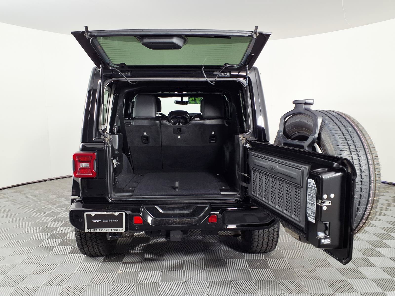 Used 2021 Jeep Wrangler Unlimited Sahara AWD/4WD image 8