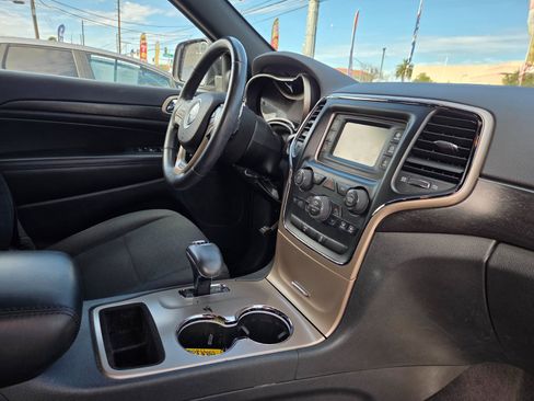 Used 2015 Jeep Grand Cherokee Laredo w/ Quick Order Package 23E AWD/4WD image 16