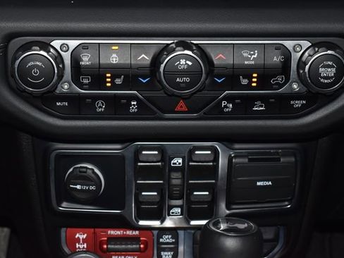 Used 2024 Jeep Wrangler Unlimited Rubicon image 18