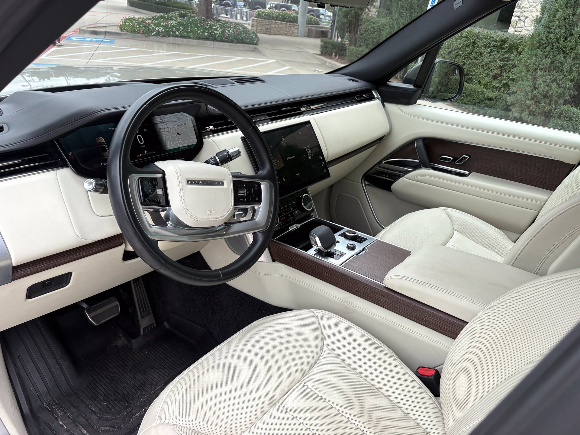 Used 2022 Land Rover Range Rover Long Wheelbase SE AWD/4WD image 7