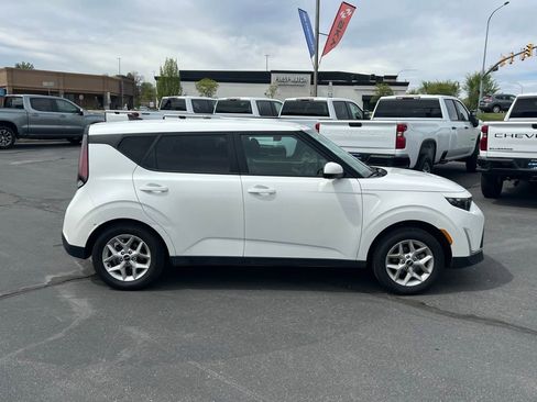 Used 2024 Kia Soul LX w/ Option Group 015 FWD image 5