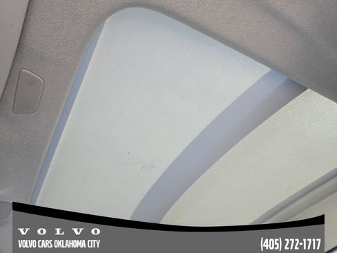 Certified 2024 Volvo XC40 B5 Ultimate w/ Protection Package Premier image 24